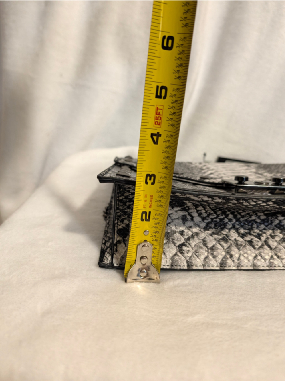 Badgley Mischka NWT Crossbody Bag Vegan Leather Snake Print - Picture 15 of 15